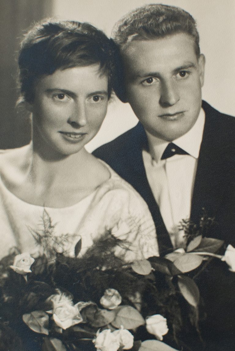Rosemarie John mit Ihrem Mann auf dem Hochzeitsfoto 1963.