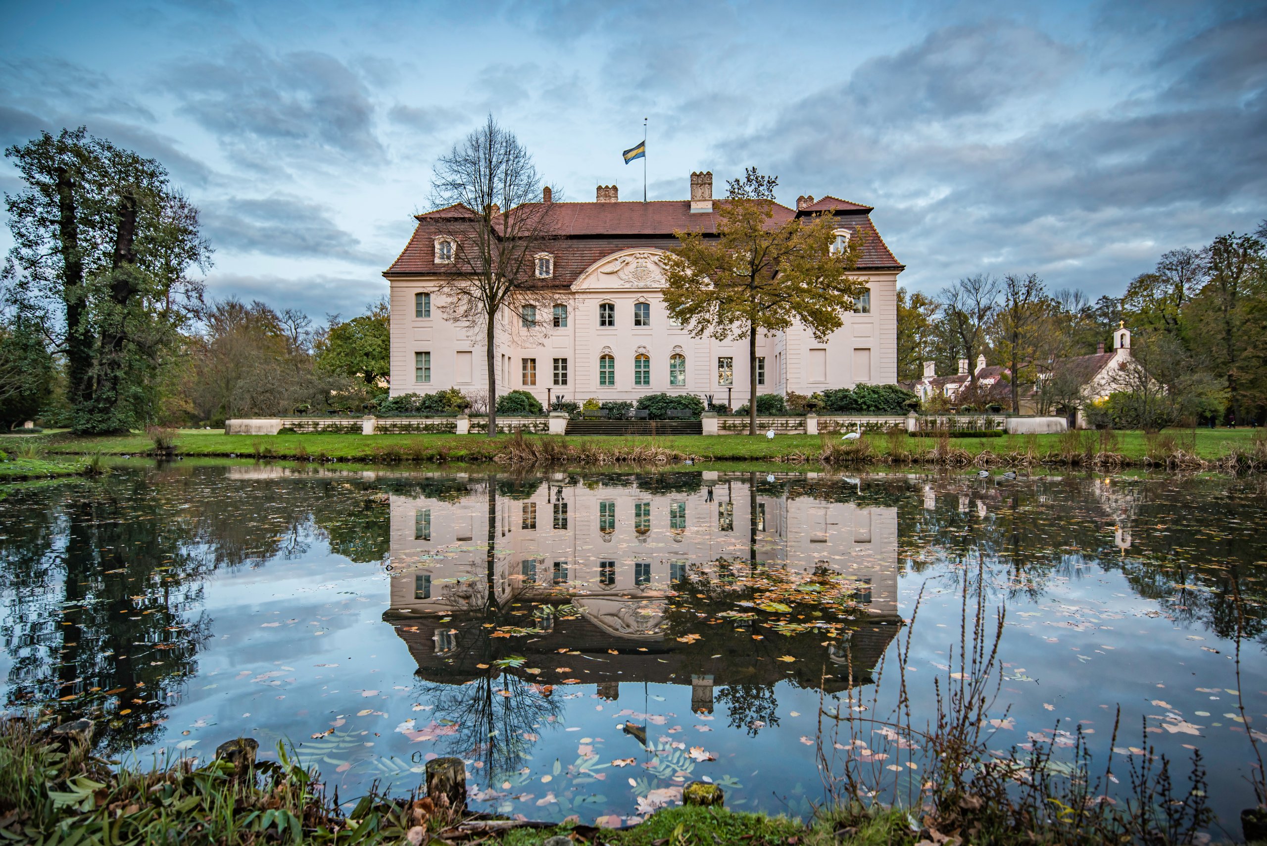 Das spätbarocke Schloss Branitz steht inmitten einer einmaligen Parklandschaft.