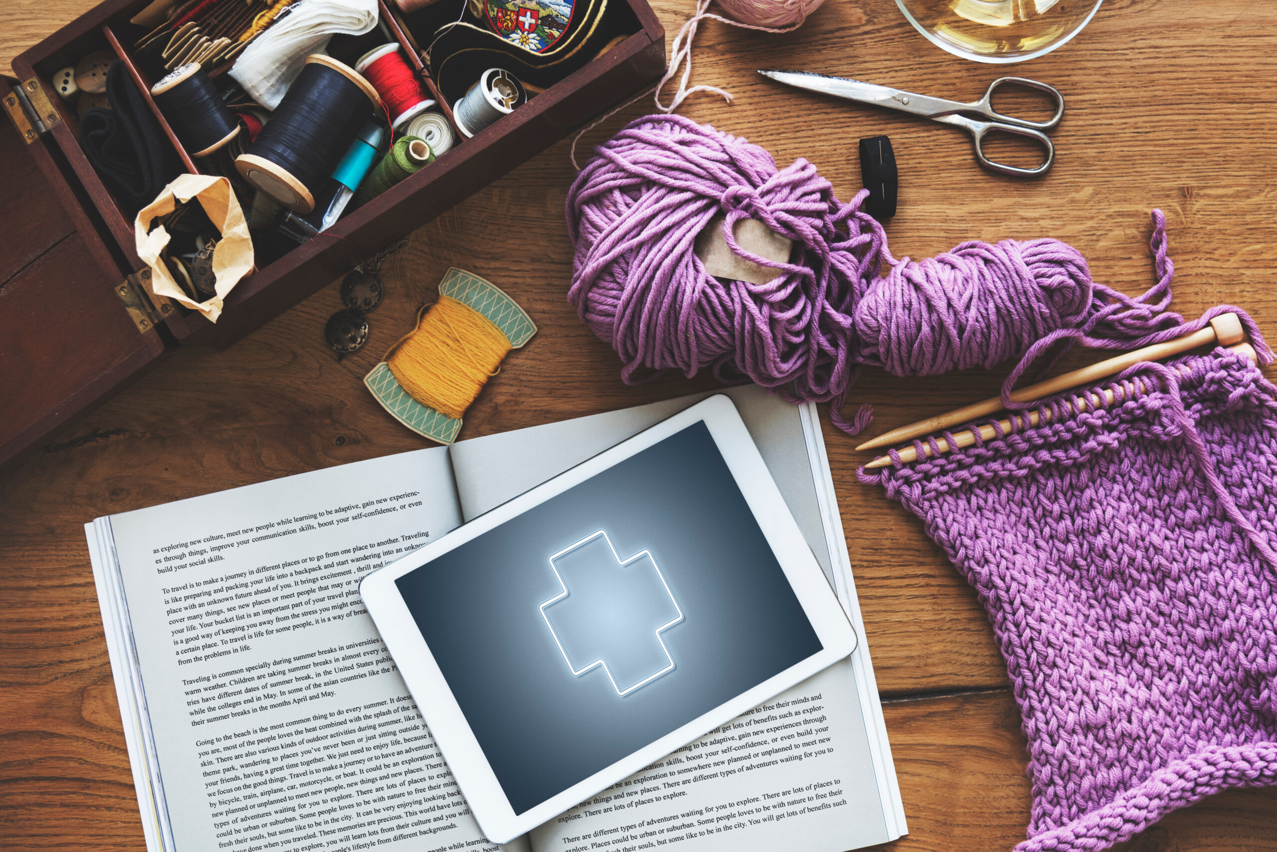 Digitale Helfer wie z.B Sprachassistenten lassen sich sehr einfach in das Wohnumfeld integrieren. Foto: © rawpixel, 123RF